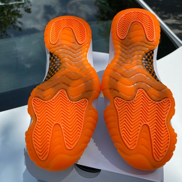 WMNS Air Jordan 11 RetroLow Bright CitrusAH7860139 - Picture 3 of 3